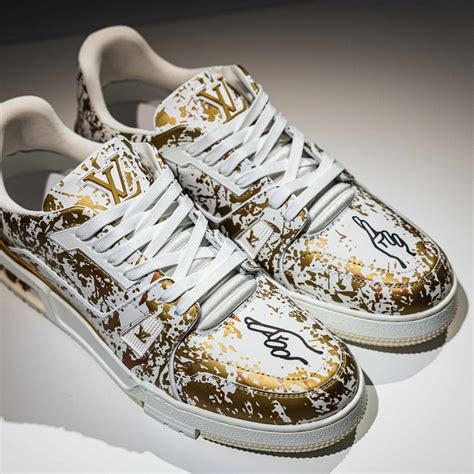 Louis Vuitton ‘White Canvas: LV Trainer in Residence’ Details